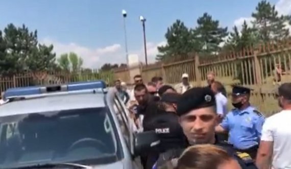 “Kosova është Serbi”, “Kosovën do ta lajmë me gjak” – Gjykata merr vendim për malazezin që u arrestua në Gazimestan