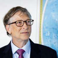 Bill Gates tregon arsyen pse përdor një telefon Android para iPhone