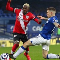 Everton fiton dhe i afrohet zonës së Champions Leagues