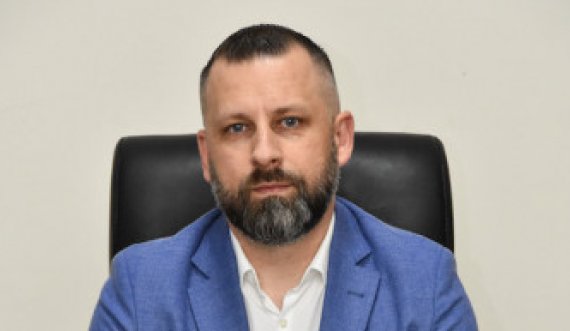 Ftuan kosovarët për tu vaksinuar në Serbi, Dalibor Jevtiq thotë se Vuçiq kujdeset për qytetarët e tyre në Kosovë