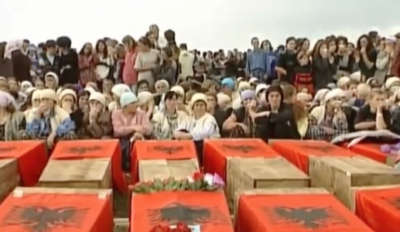 Pamje të rralla nga varrimi i 24 civilëve të vrarë në Likoshan e Çirez