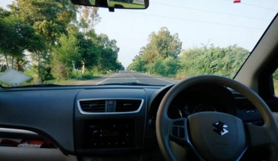 I mituri nga Skenderaj kapet nga kamera duke vozitur veturën për në shkollë