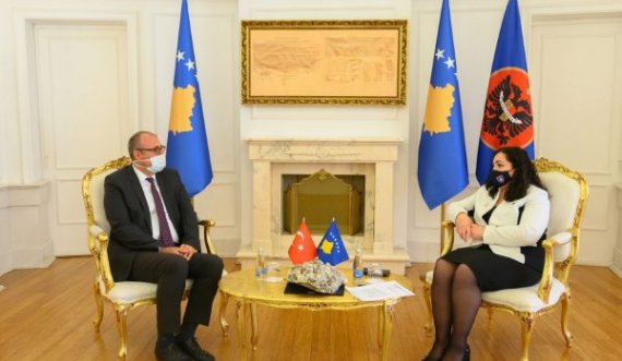 Ambasadori turk shkon edhe në Presidencë, kabineti i Osmanit s’e përmend ambasadën