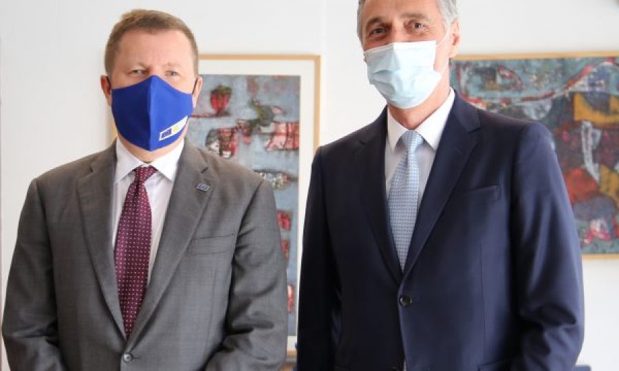Lumezi takon shefin e BE-së në Kosovë Szunyog, diskutojnë për luftën kundër korrupsionit