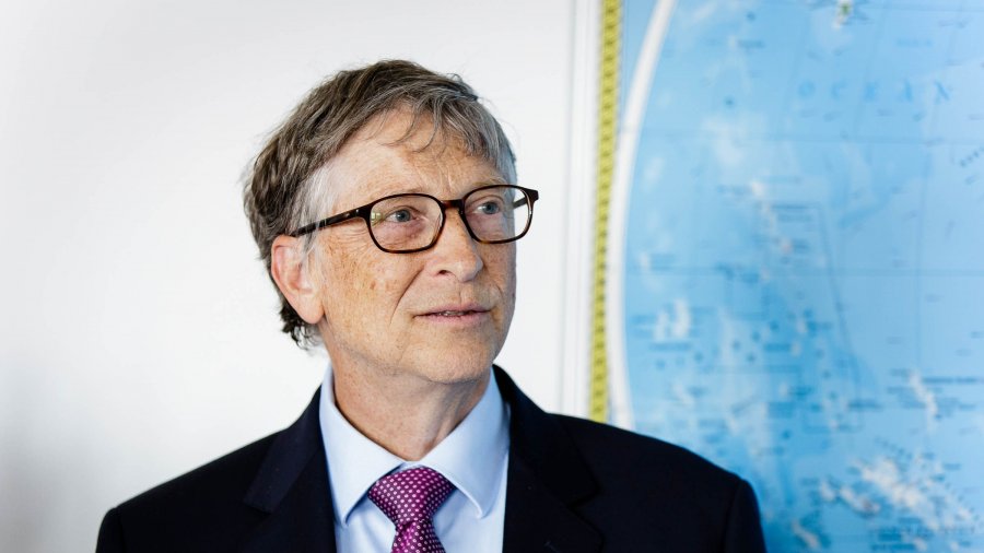 Bill Gates tregon arsyen pse përdor një telefon Android para iPhone