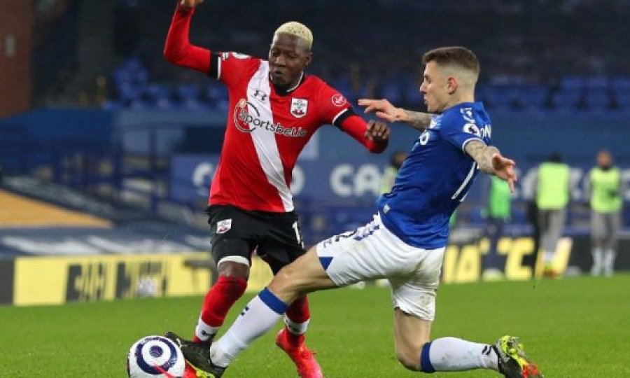 Everton fiton dhe i afrohet zonës së Champions Leagues