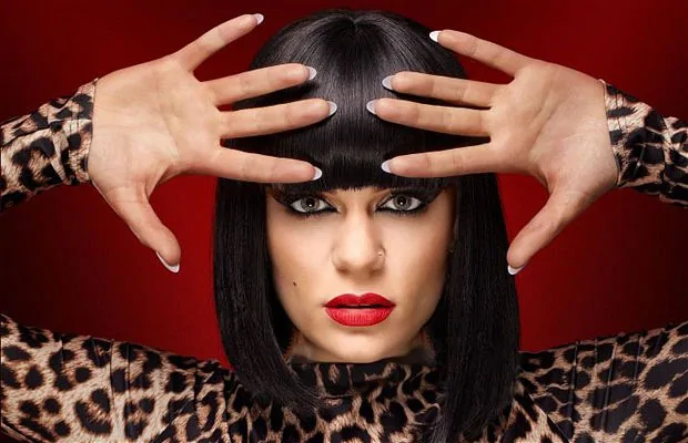 Jessie J bëhet nënë për herë të parë