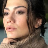 Demet Ozdemir rrëfen të kaluarën e vështirë të jetës së saj