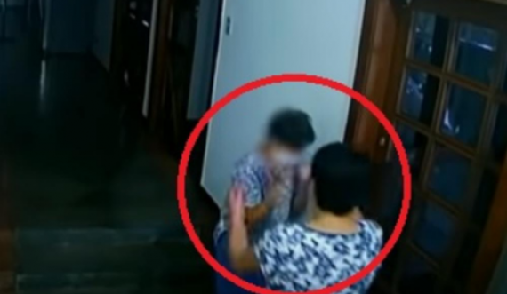 Ambasadorja rrah dhe maltreton pastruesen e shtëpisë, gjithçka filmohet në kamera