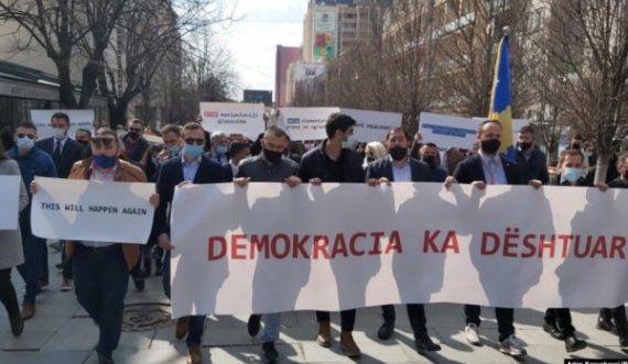 Protestë kundër “uzurpimit të vendeve të garantuara” në Kuvendin e Kosovës