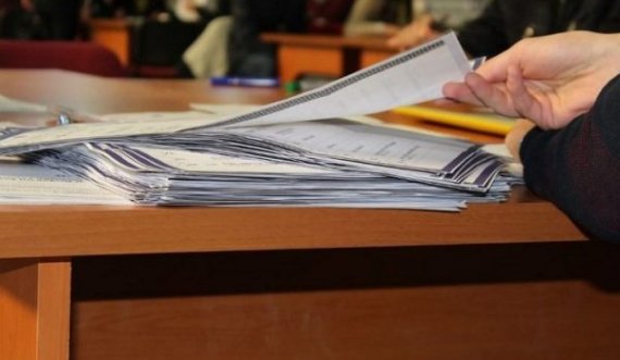 KQZ përjashton nga rezultati një vendvotim në Vushtrri dhe një në Mitrovicë të Veriut