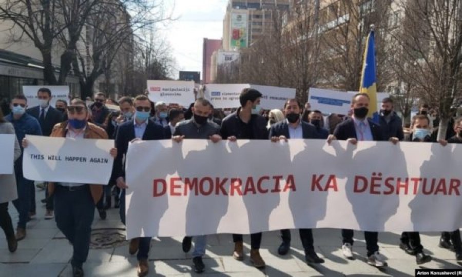 Protestë kundër “uzurpimit të vendeve të garantuara” në Kuvendin e Kosovës