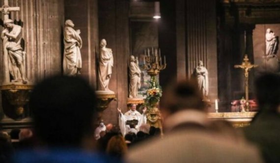 Kisha Katolike franceze mund të ketë abuzuar mbi 10 mijë të mitur nga vitet ‘50