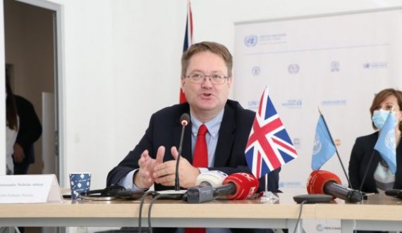 Ambasada britanike në Kosovë kërkon nga qytetarët t’i respektojnë masat e reja