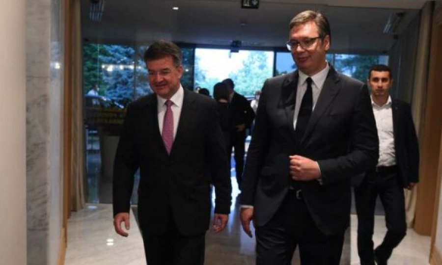 Lajçak e takon Vuçiqin, diskutojnë për temën e dialogut