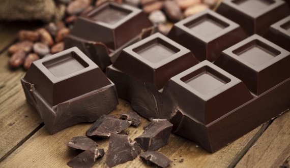 Ja pse duhet të hani çokollatë të zezë çdo mëngjes