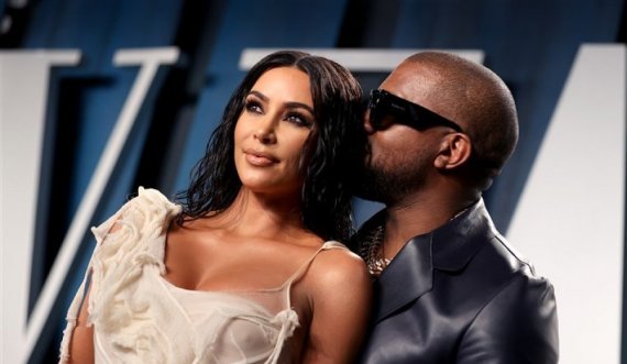 Kanye West vazhdon ta mbajë unazën edhe pse Kim i bëri kërkesë për divorc