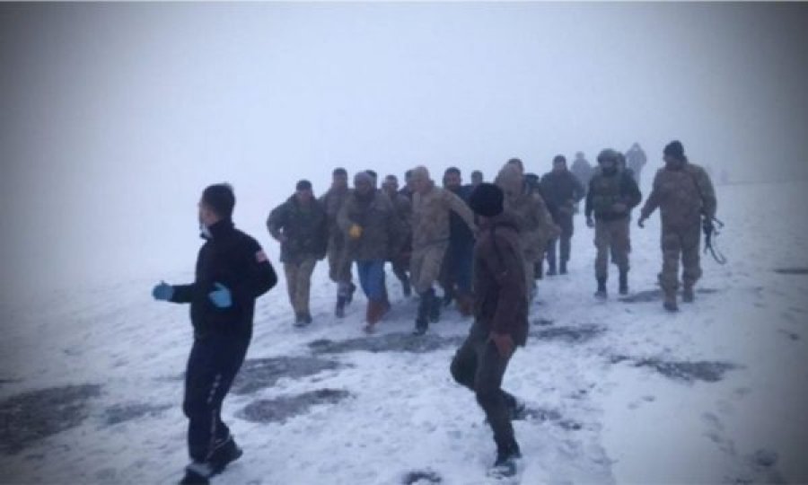 Rrëzohet helikopteri në Turqi, të paktën 9 ushtarë të vdekur