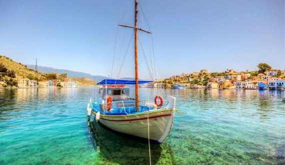 Ishulli grek pa Covid-19, të gjithë banorët të vaksinuar