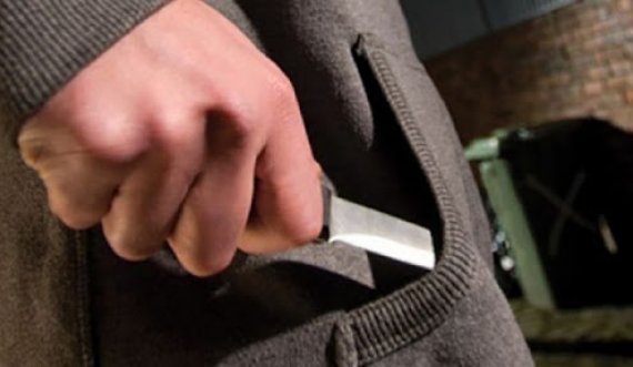  Dyshohet se djali theri me thikë babanë në Mitrovicë, policia jep detaje 