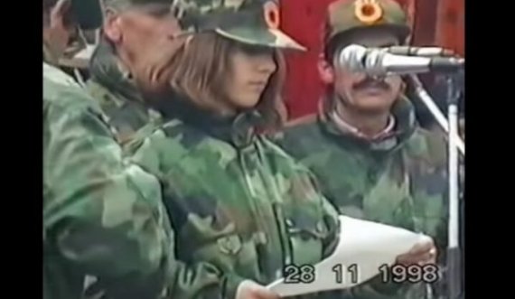 Fjalimi emocionues i vajzës së Adem Jasharit në vitin 1998 para UÇK-së