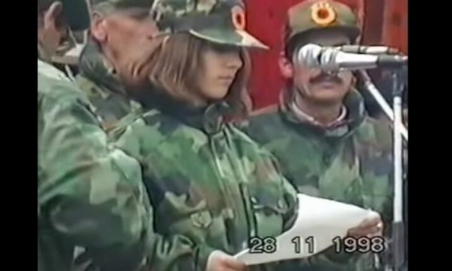 Fjalimi emocionues i vajzës së Adem Jasharit në vitin 1998 para UÇK-së