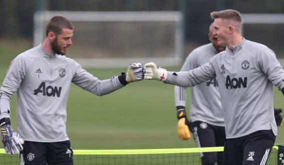 De Gea apo Henderson? Njëri duhet të largohet nga Manchester United