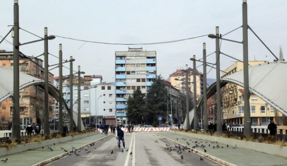  22-vjeçari që theri disa herë me thikë babanë e tij në Mitrovicë ka probleme mendore 