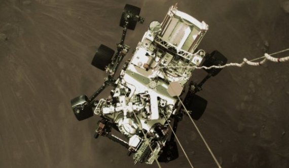 Roveri i NASA-s fillon eksplorimin e sipërfaqes së Marsit