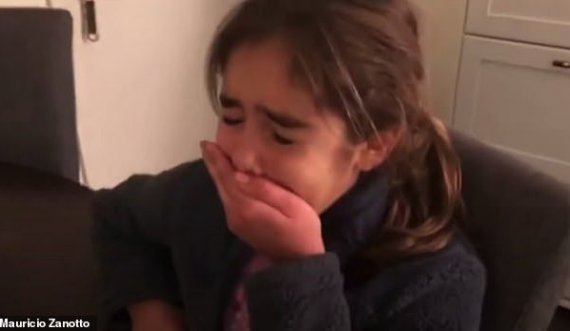 Vajza qan nga gëzimi kur njoftohet se mund të kthehet në shkollë pas 358 ditësh