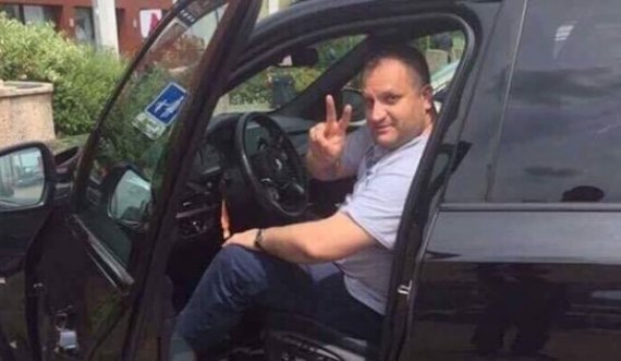 Qytetarët në rrugë, veturat në trotuar, Shpend Ahmeti 'flladitet'