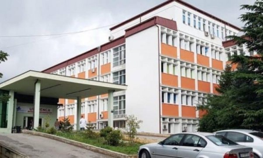 Helmimi në Deçan, një 13-vjeçare niset me urgjencë në Spitalin e Pejës