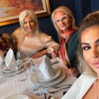 “Për mbretëreshën mama”, motrat Vjollca e “kallin” në ditëlindjen e nënës së tyre