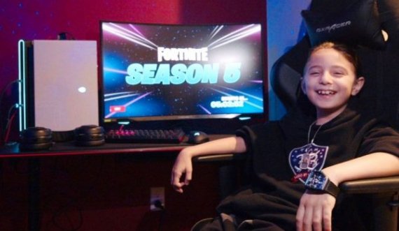 8 vjeçari nënshkruan kontratë 33 mijë dollarëshe për të luajtur “Fortnite”
