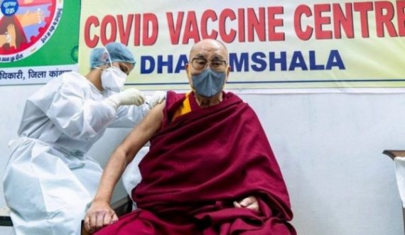 Dalai Lama vaksinohet kundër COVID-19