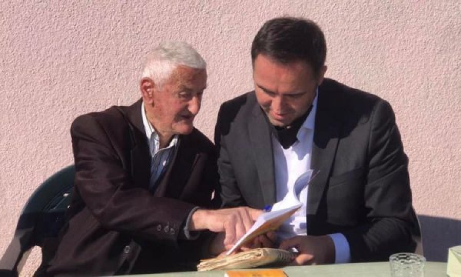 Konjufca befason mësuesin e parë në ditën e tij