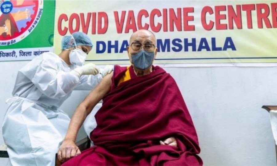 Dalai Lama vaksinohet kundër COVID-19