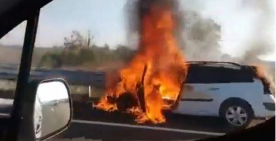 Përfshihet nga zjarri një veturë në autostradën “Ibrahim Rugova”