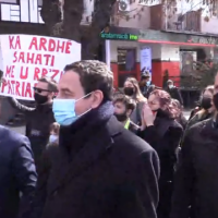 Marsh protestues kundër patriarkatit, marrin pjesë Albin Kurti dhe Vjosa Osmani