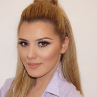 Adelina Emini për 8 mars publikon këngën “Nanës”