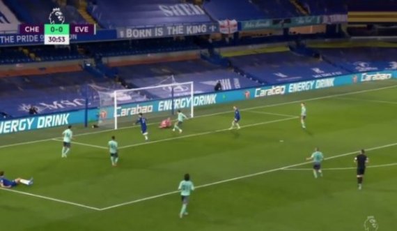 Chelsea kalon në epërsi ndaj Evertonit