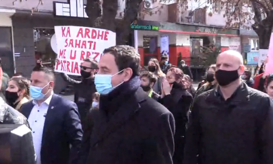  Marsh protestues kundër patriarkatit, marrin pjesë Albin Kurti dhe Vjosa Osmani 