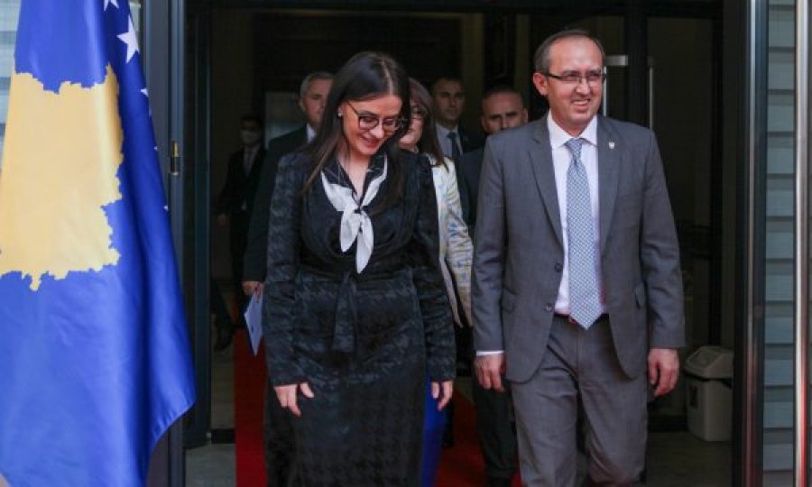  Avdullah Hoti liron nga detyra Meliza Haradinaj-Stublla