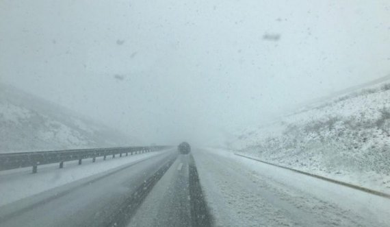 Autostrada “Ibrahim Rugova” zbardhet nga bora