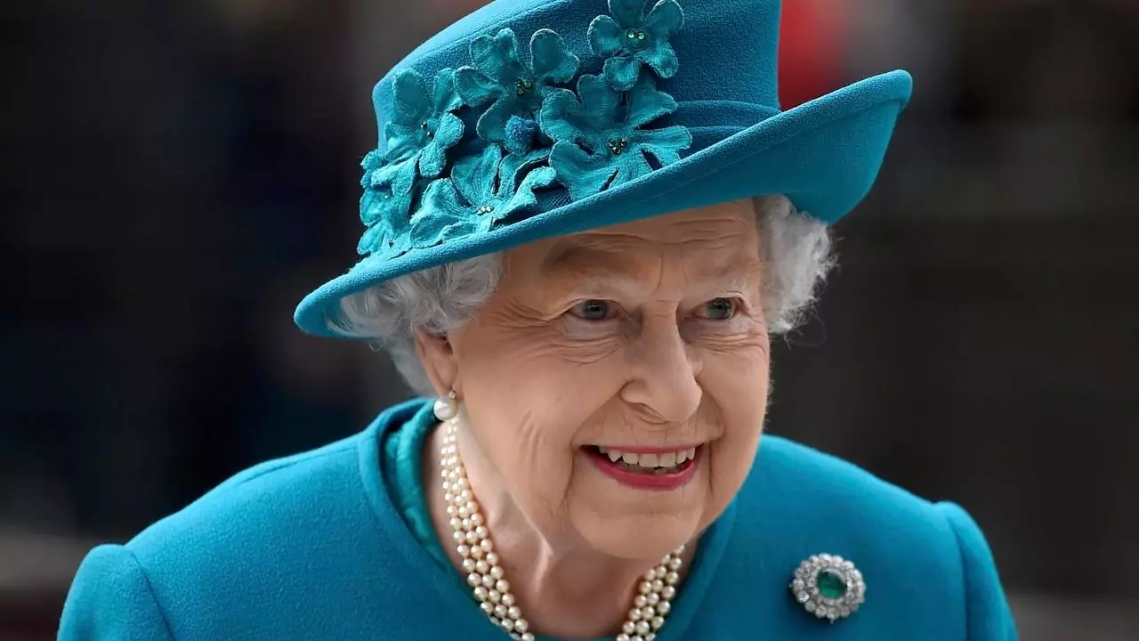  Mbretëresha Elizabetë thyen heshtjen, u përgjigjet akuzave për racizëm 