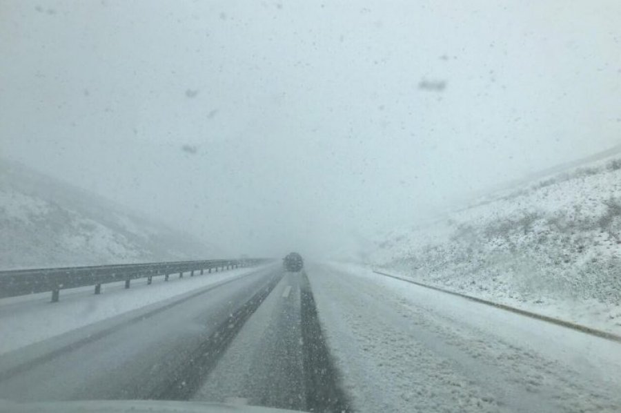 Autostrada “Ibrahim Rugova” zbardhet nga bora