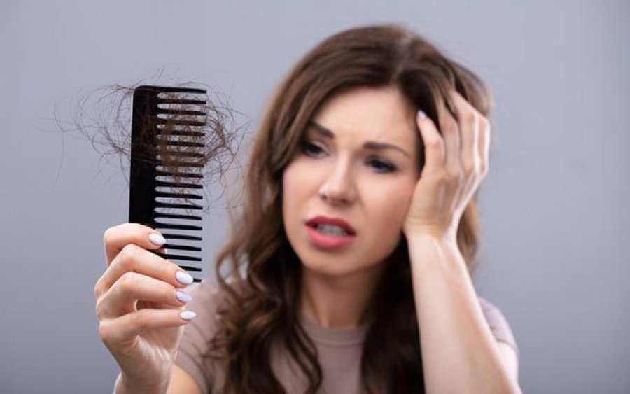 Rënia e flokëve problem kronik? Ja cila mund të jetë arsyeja