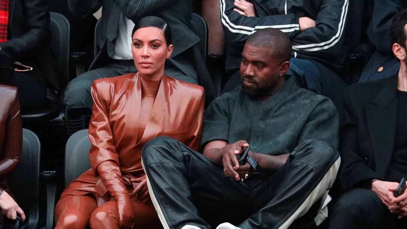 Kanye West dhe Kim Kardashian nuk flasin më, pavarësisht bashkë-prindërimit