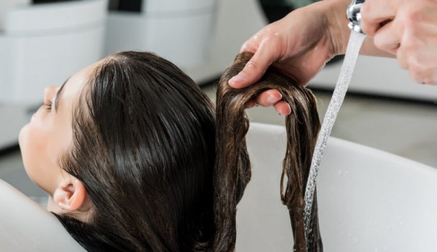 Si t’i bëni flokët tuaj më të gjatë dhe më të trashë në 30 ditë