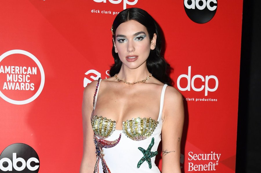 Sukses pas suksesi! Dua Lipa “pushton” kopertinën e revistës “The New York Times”